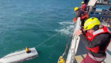 Embarcação em mar aberto
