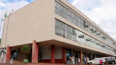 Prefeitura de Apucarana convida população para audiências públicas de prestação de contas 2 Fachada ou auditório da Prefeitura de Apucarana
