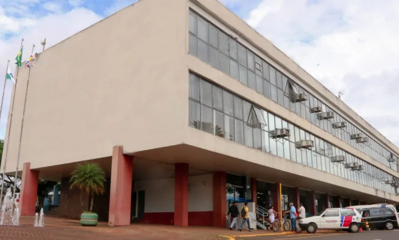 Fachada ou auditório da Prefeitura de Apucarana
