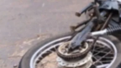 Ivaiporã registra queda de moto após ataque de cachorro e batida contra muro 5 Viatura da Polícia Militar em atendimento