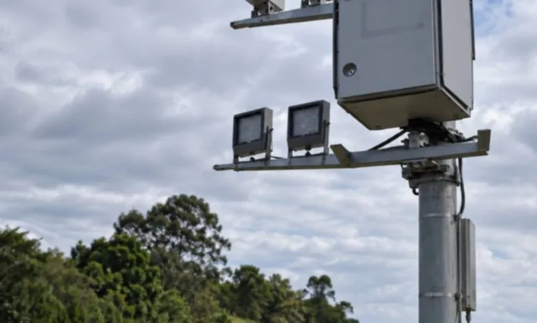 Região de Arapongas e Mauá da Serra começa a testar novo radar de velocidade média 1 Placa de sinalização rodoviária no Paraná