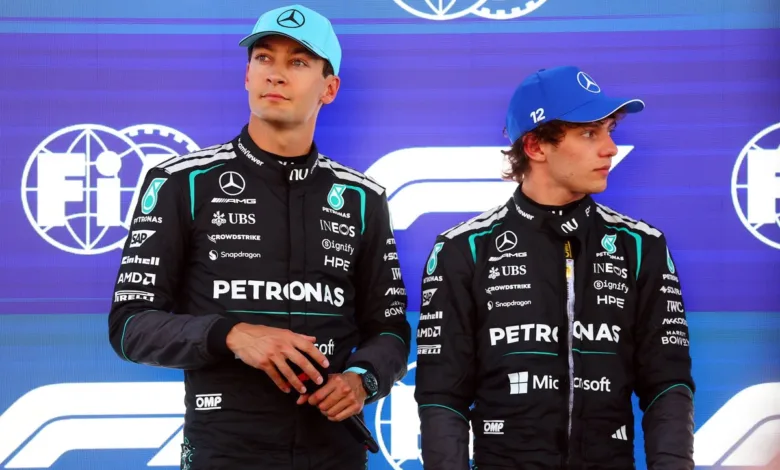 George Russell pilotando pela Mercedes no Circuito de Baku