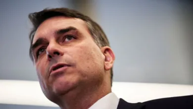 Flávio Bolsonaro em ato de campanha