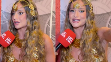 Bruna Griphao sorri durante evento
