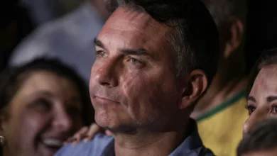 Candidato à presidência Flávio Bolsonaro durante sabatina
