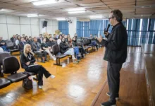 Servidores participam de capacitação sobre inteligência artificial em Apucarana