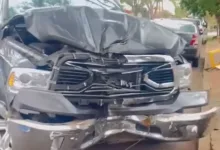 Veículos danificados em acidente de trânsito em Apucarana