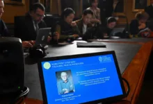 Belga que descobriu menor partícula do universo recebe Nobel da Física 3 Capa ou vista representativa do Observatório de Neutrinos IceCube na Antártida