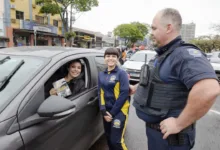 Alunos da rede municipal participam de blitz educativa em Apucarana