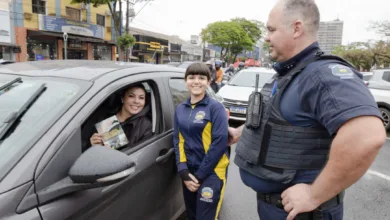 Alunos da rede municipal participam de blitz educativa em Apucarana
