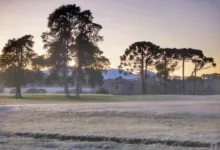 Paraná terá nova onda de frio com mínimas de 7°C após período de chuvas e tempestades 5 Paisagem nublada e chuvosa no Paraná