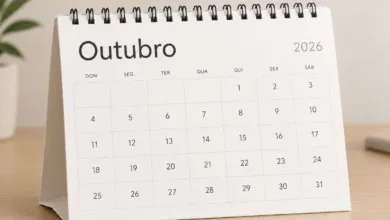 Calendário escolar e livros representando o Dia dos Professores