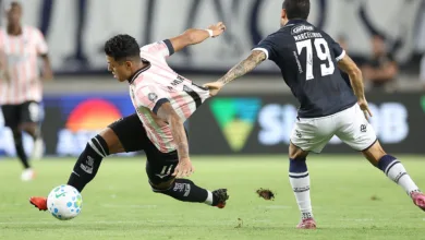 Jogadores em partida de futebol pelo Campeonato Brasileiro