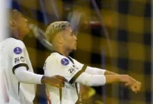 Jogadores do Vasco em campo durante partida