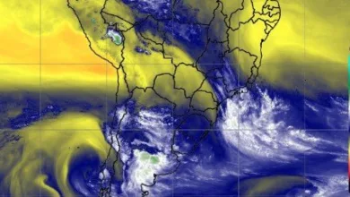 Paraná terá retorno do calor nesta quarta e previsão de temporais na quinta-feira 1 Paisagem com sol entre nuvens no Paraná