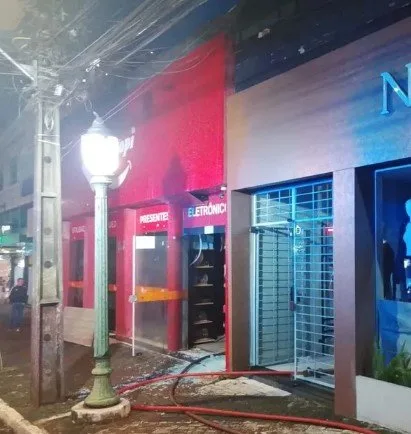Bombeiros atendem ocorrência de incêndio em Apucarana