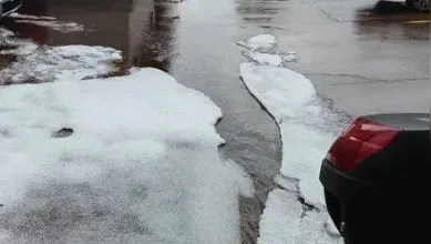 Pedras de gelo acumuladas durante temporal em Arapongas
