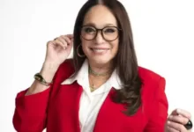 Aos 84 anos, Susana Vieira fala sobre nova série de humor e dispara: 'Minha cabeça continua a mil' 42 Susana Vieira em cena