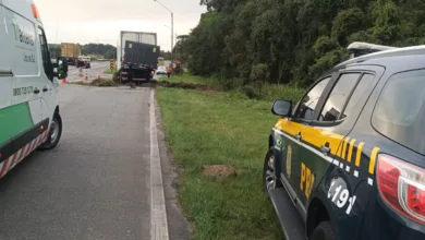 Viatura da Polícia Rodoviária Federal em rodovia