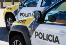 Jovem de 24 anos morre em ataque a tiros em tabacaria de Maringá 7 Viatura policial e local isolado para perícia