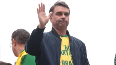 Senador Flávio Bolsonaro em sessão.