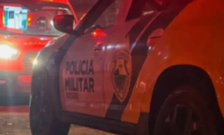 Viatura da Polícia Militar em atendimento de ocorrência