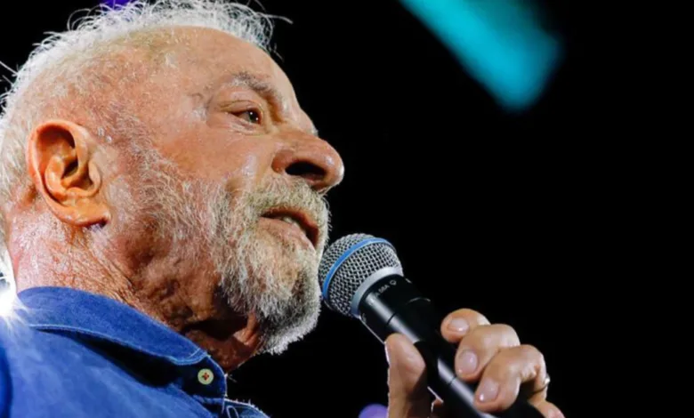 Lula chama juros do cartão de crédito de 'crime' e avalia limitar emissão por pessoa 1 Presidente Luiz Inácio Lula da Silva em entrevista