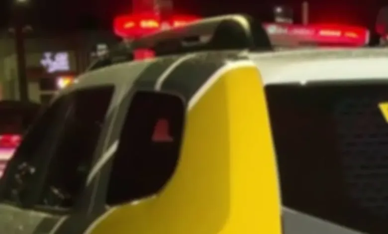 Viatura da Polícia Militar em atendimento de ocorrência