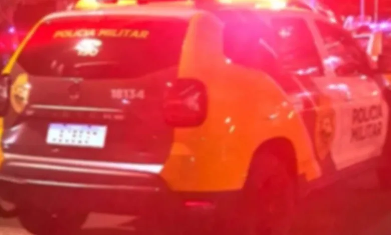 Viatura da Polícia Militar em atendimento de ocorrência