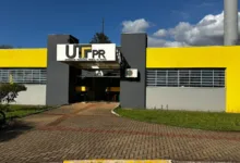 Fachada ou estudantes na UTFPR Apucarana