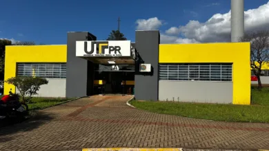 Fachada ou estudantes na UTFPR Apucarana