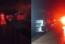 Caminhão e automóvel após colisão na rodovia PR-460