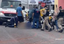 Funcionário dos Correios fica ferido após queda de moto em Jandaia do Sul 7 Motocicleta na rua em Jandaia do Sul