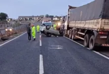 Capotamento de Fiat Palio na BR-376 deixa feridos em Mandaguaçu 6 Veículo capotado às margens de rodovia