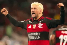 Jogadores do Flamengo comemoram em campo