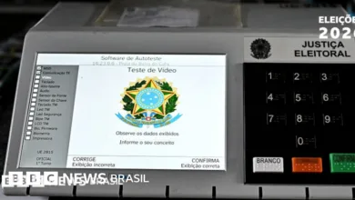 Urna eletrônica em seção de votação