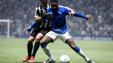 Campeonato Brasileiro: Flamengo goleia o Vasco e Cruzeiro vence clássico 2 Jogadores em partida do Campeonato Brasileiro