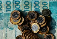 Cédulas de dinheiro brasileiro representam valores financeiros