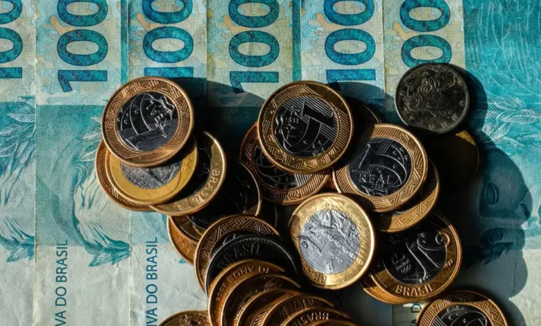 Banco Central aponta que R$ 5,79 bilhões continuam disponíveis para resgate 1 Cédulas de dinheiro brasileiro representam valores financeiros