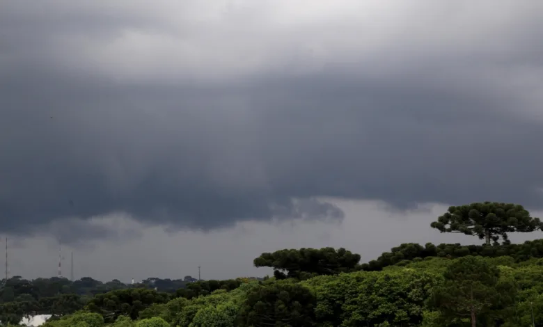 Chuva intensa no Paraná durante temporal