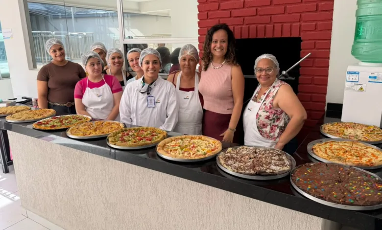 Alunas do curso de preparo de pizzas em Apucarana