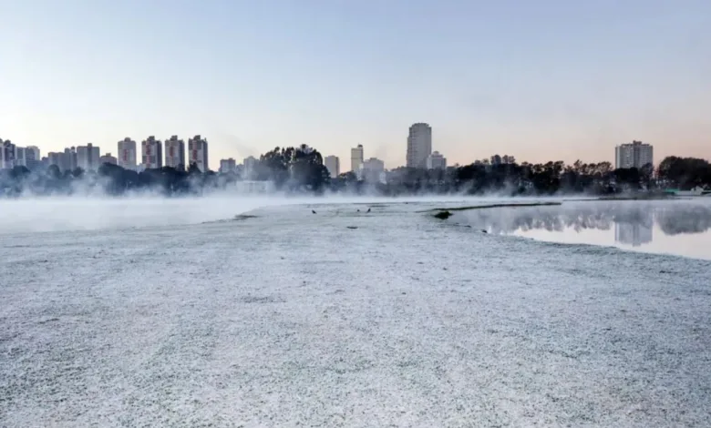 Frio intenso marca amanhecer no Paraná com mínima de 2°C 1 Termômetros registram frio e amanhecer gelado no estado do Paraná