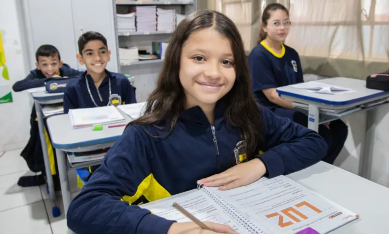 Dia do Servidor: Escolas, CMEIs e serviços essenciais funcionam normalmente em Apucarana 1 Fachada de prédio público e escolas em Apucarana