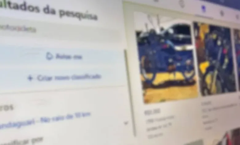 Ilustração de celular exibindo aplicativo de rede social e transação financeira