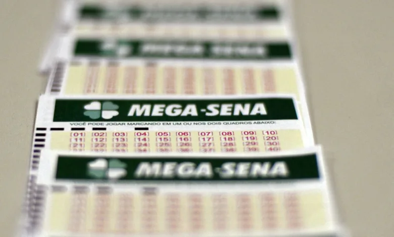Globo da Mega-Sena com globos numerados