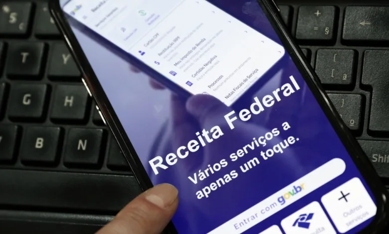 Fachada de prédio da Receita Federal