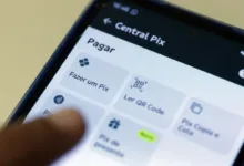 Ilustração de celular com aplicativo de pagamentos