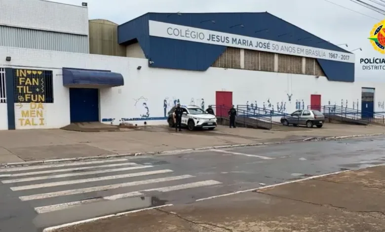 Policiais militares em patrulhamento durante esquema de segurança.