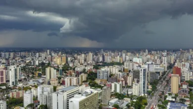 Paisagem com tempo nublado e instável no Paraná