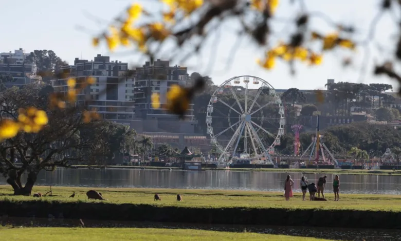 Paraná terá tardes mais quentes antes de nova mudança no tempo 1 Paisagem com sol no Paraná
